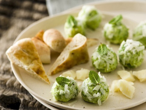 BOCCONCINI DI PECORINO E FAVE of Laura Scarpati - Recipefy