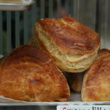 7031319168_http-upload-wikimedia-org-wikipedia-commons-e-e0-empanadas_de_atun-2009-jpg%7d