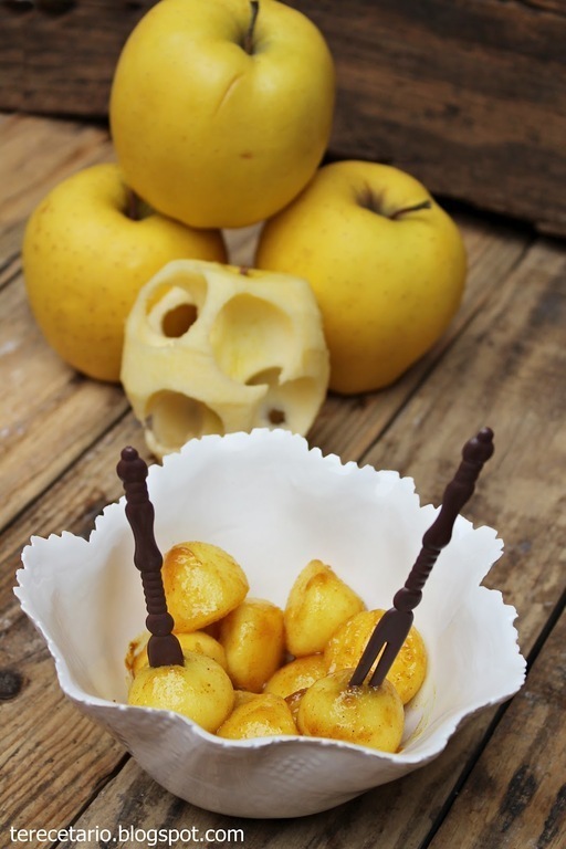 BOLITAS DE MANZANA CON LICOR DE MELOCOTÓN of Ana - Recipefy