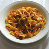 Http-upload-wikimedia-org-wikipedia-commons-7-7c-fettuccine_al_ragu_modified-jpg