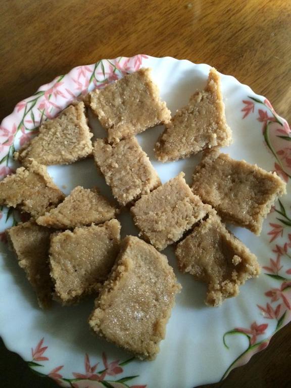 Khobryachi wadi (Coconut barfi) of Uday - Recipefy