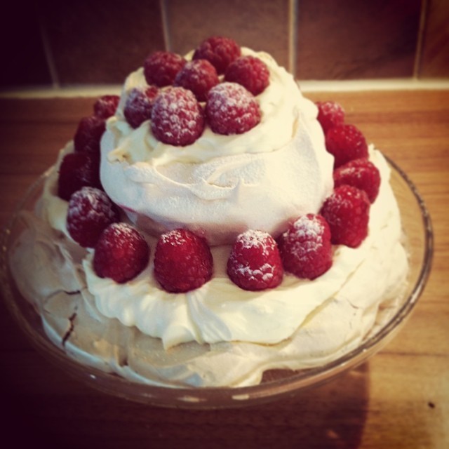 Lemon and Raspberry Pavlova of Sarah Holmes - Recipefy