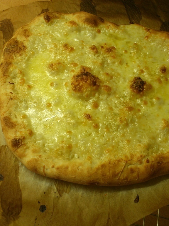 Cheesy garlic pizza de urshy - Recipefy