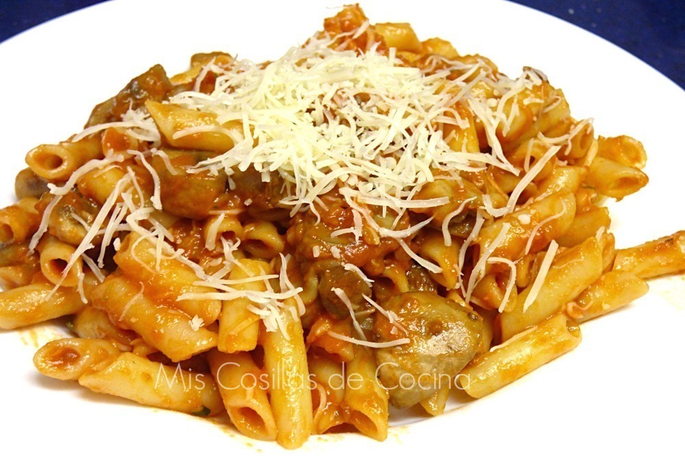 Macarrones con berenjena y champiñones di Brenda Paola - Recipefy