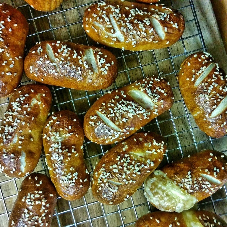  Mini Cheesy Pretzel Dogs of urshy - Recipefy