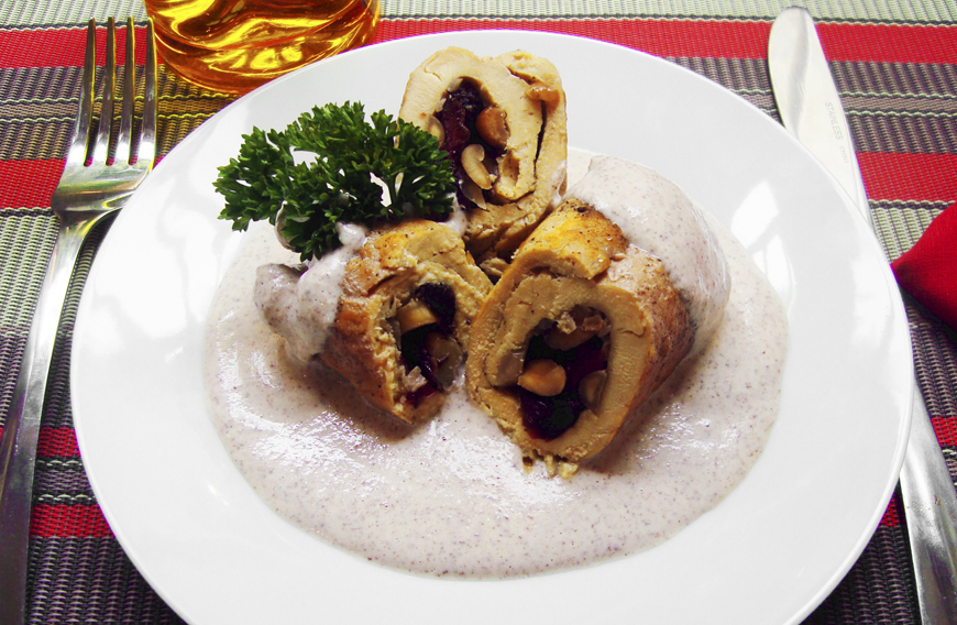 PECHUGAS RELLENAS DE FRUTOS SECOS CON SALSA DE NUEZ di casama - Recipefy