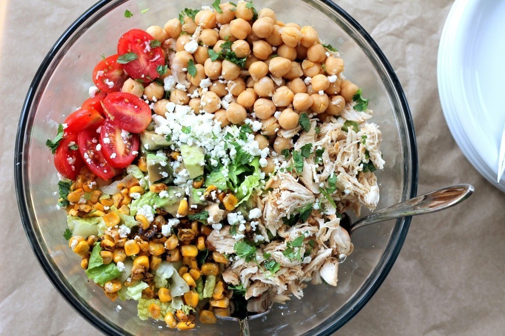 Healthy Chicken Chickpea Chopped Salad de Patrick Heneise - Recipefy