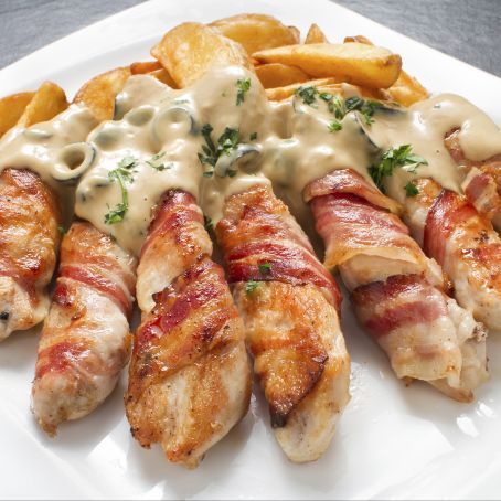 Bastoncillos de pollo con bacon y salsa gorgonzola of Angel Romero - Recipefy