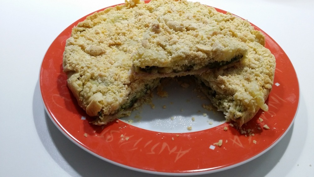 SBRICIOLATA SALATA CON ZUCCHINE, MOZZARELLA E SPECK of clementina zambrini - Recipefy