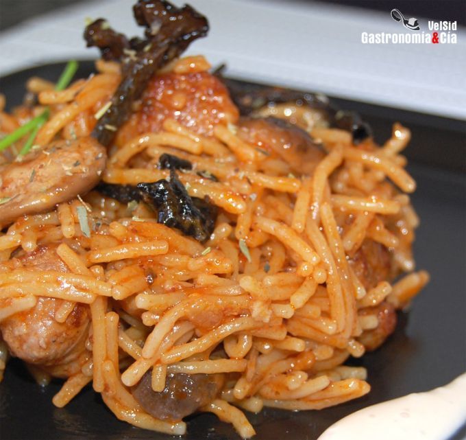 Fideos picantes con verduras de la huerta y butifarra of Miguel Pérez - Recipefy