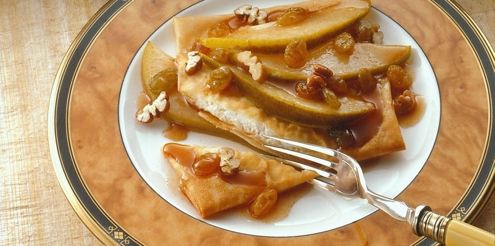 Pear-Raisin-Pecan Blintzes di Sofia Hendeson - Recipefy