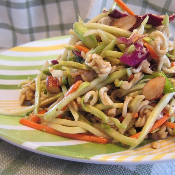 Ramen "Lawnmower" Salad de Veronica  - Recipefy