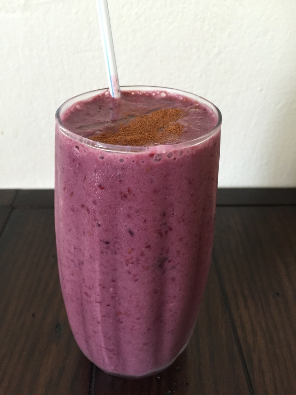 Blackberry Almond Milk Smoothie de Samantha Roach - Recipefy