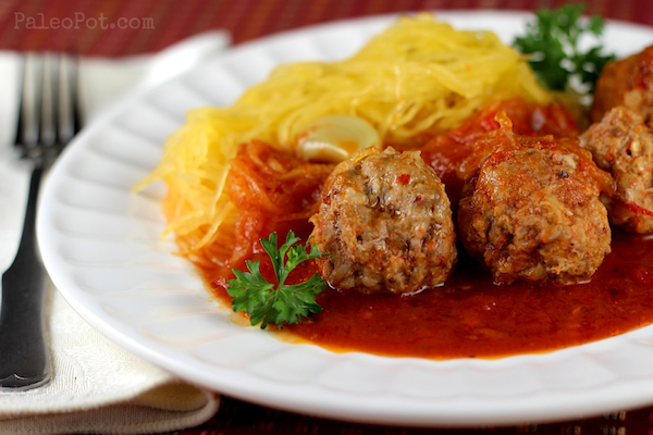 Stupid Easy Paleo Spaghetti Squash & Meatballs di Amy Jessup - Recipefy