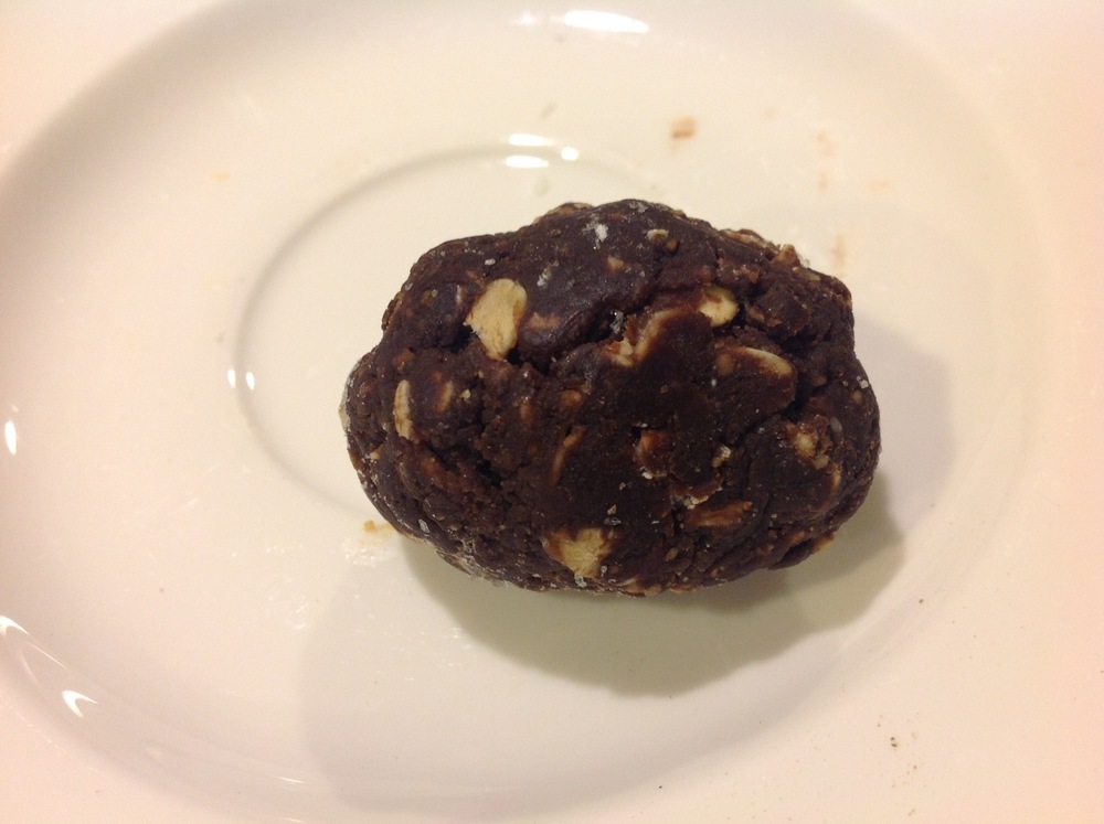 Chocolate Peanut Butter Cup Protein Bites (No bake cookie outside and peanut butter filling) of Cynthia Miller - Recipefy