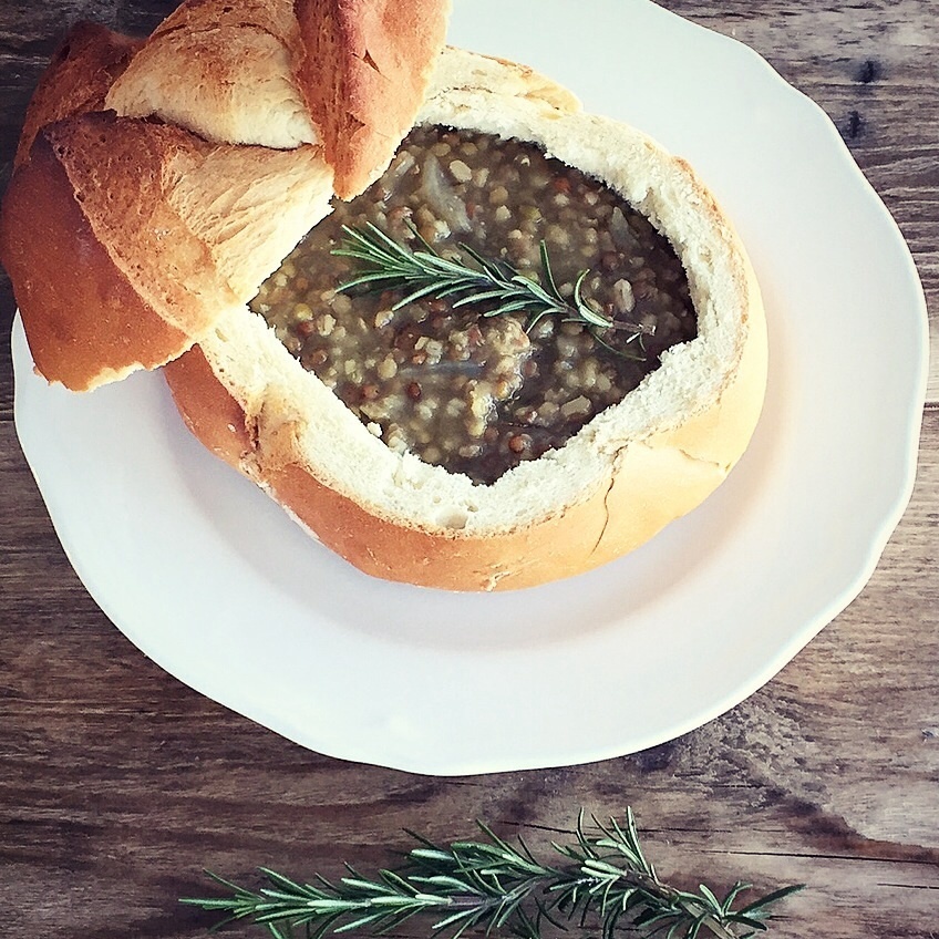 Zuppa di legumi in crosta di pane di Eleonora Michielan - Recipefy