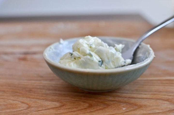 Garlic Basil Butter di Michele Poole - Recipefy