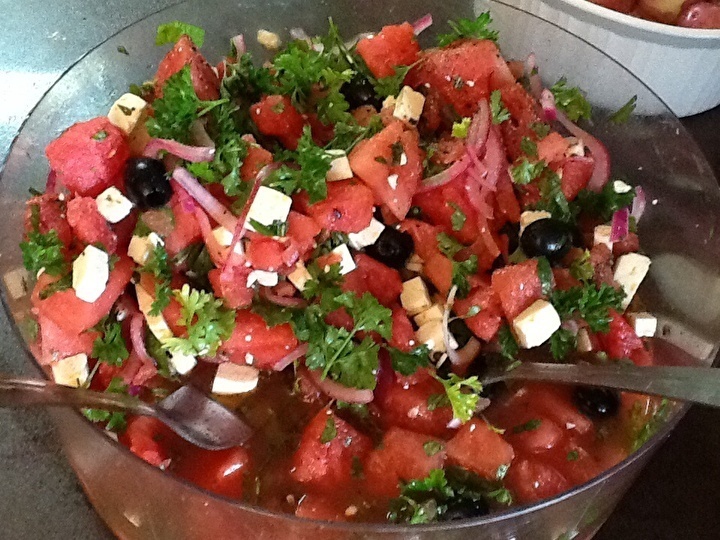 Watermelon, Feta and Olive Salad de Karyn Johnson - Recipefy
