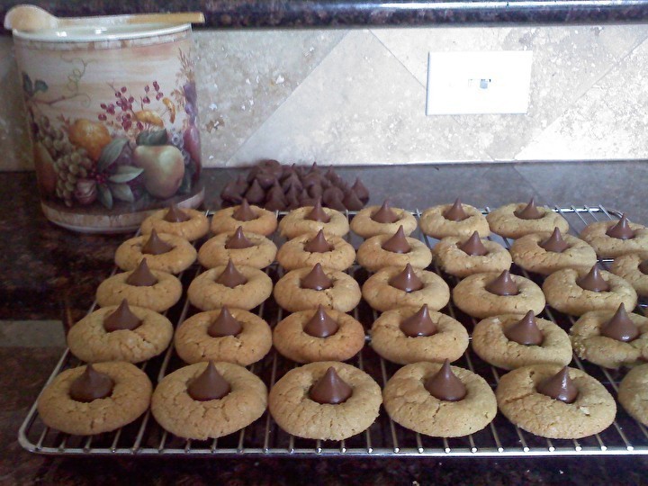 Peanut Butter Kiss Cookies di Karyn Johnson - Recipefy