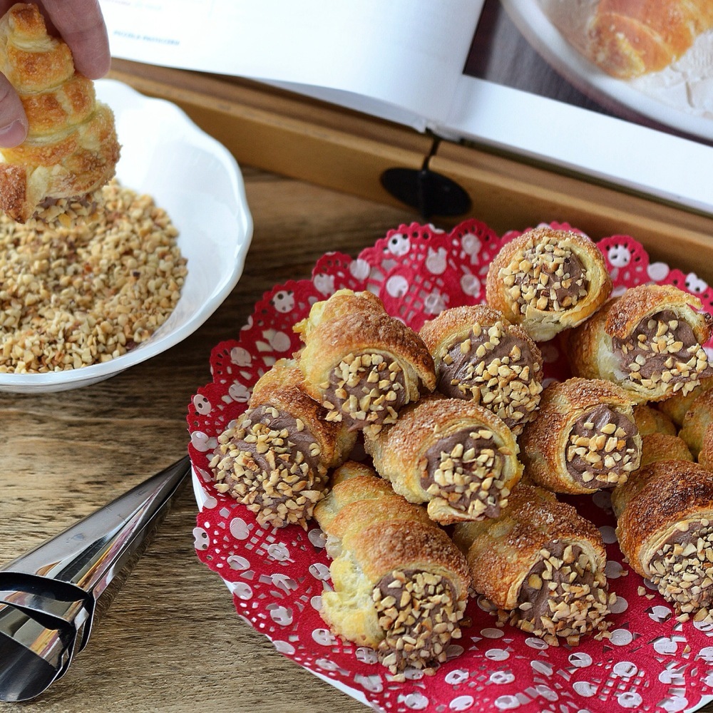 Cannoli con crema pasticcera al cioccolato of Eleonora Michielan - Recipefy
