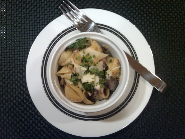 Conchiglie al Forno with Wild Mushrooms & Radicchio de Courtney Glantz - Recipefy