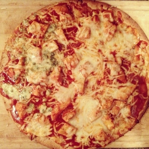 Wingless Buffalo Chicken Pizza de Courtney Glantz - Recipefy