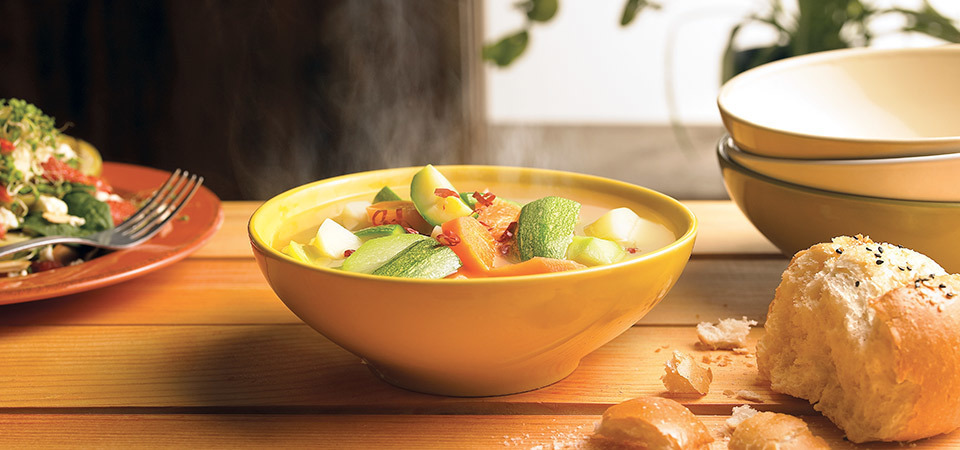 Caldo de pollo aromático con vegetales y jengibre of Clau Díaz - Recipefy
