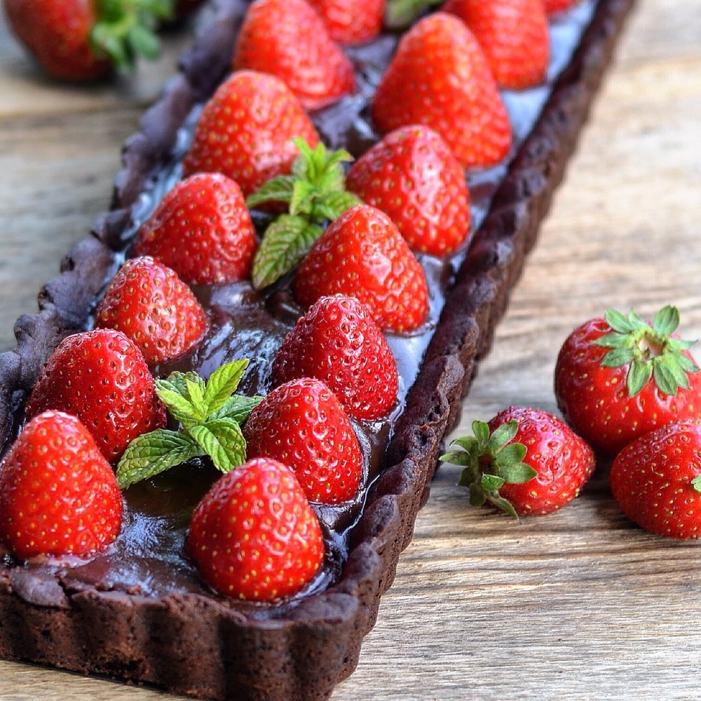 Crostata al cacao con ganache di cioccolato e fragole of Eleonora Michielan - Recipefy