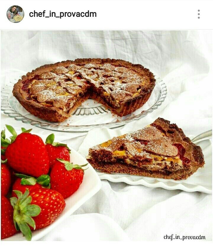 Crostata al cacao con deliziosa crema alla ricotta scaglie di cioccolato fondente e fragole of Cuciniamo Chefinprovacdm Carmen - Recipefy
