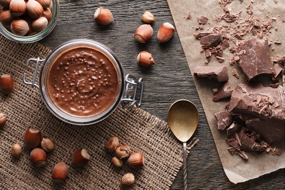 Chocolate spread with chocolate and hazelnuts of Leona Allen - Recipefy