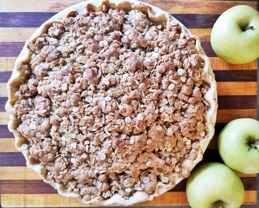 Apple Pie with Oatmeal Crumble Topping de cleanfreshcuisine - Recipefy