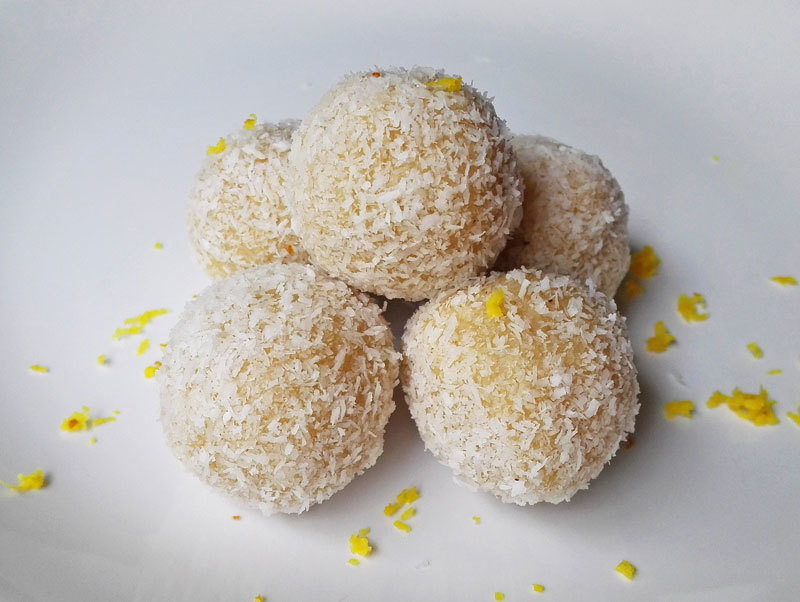 Raw Vegan Lemon Raffaellos de MyHealthyDessert - Recipefy