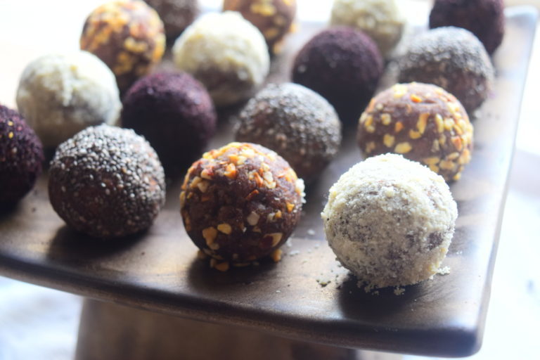 Banana, Almond Butter & Cacao Energy Bites of MyNutriCounter - Recipefy
