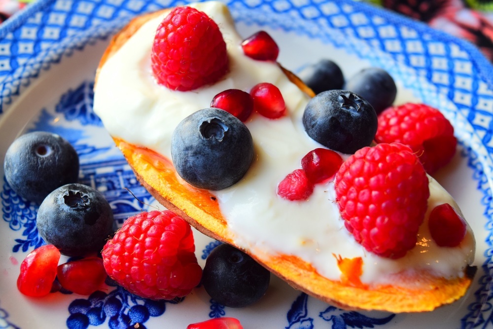 Sweet Potato Toast with Yoghurt & Berries of MyNutriCounter - Recipefy