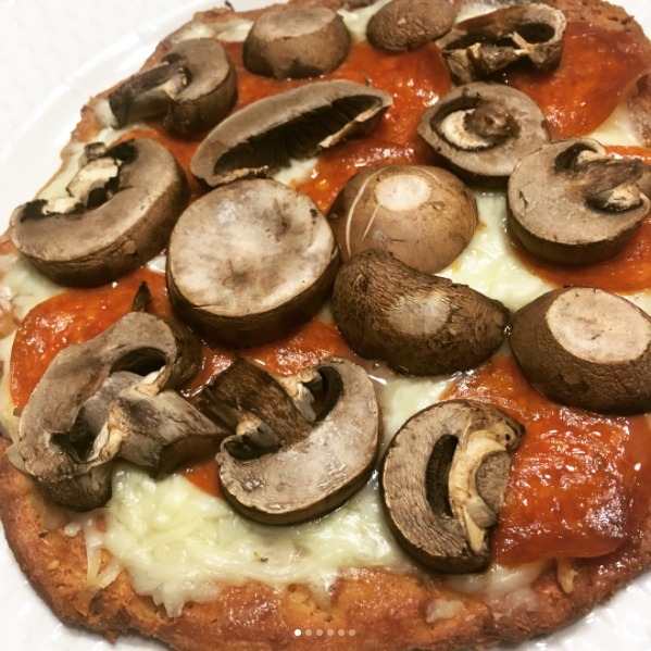 Low carb/fathead pizza crust de Heather C. - Recipefy