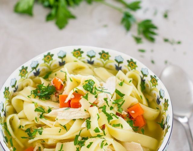 Slow Cooker: Chicken Noodle Soup de Ashley - Recipefy