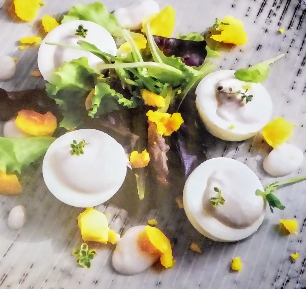 UOVA SODE RIPIENE CON MOUSSE ALLO SPUMANTE of Marina Marini - Recipefy