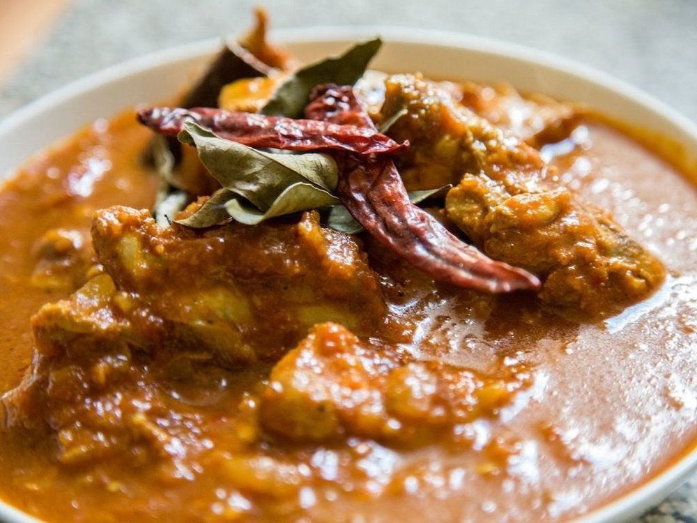 Sri Lankan Chicken Curry Recipe | HungryForever de Mithra - Recipefy