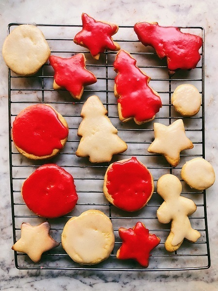 SPICED AND GLAZED EGGLESS CHRISTMAS COOKIES of Kanika Katyal - Recipefy