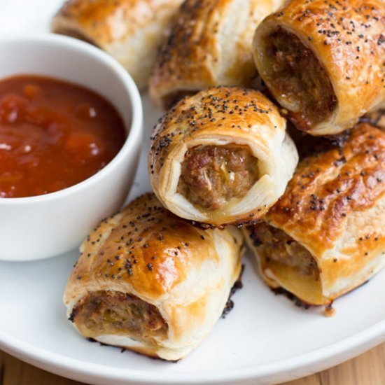 APPLE AND FENNEL PORK SAUSAGE ROLLS di Grab Your Spork - Recipefy