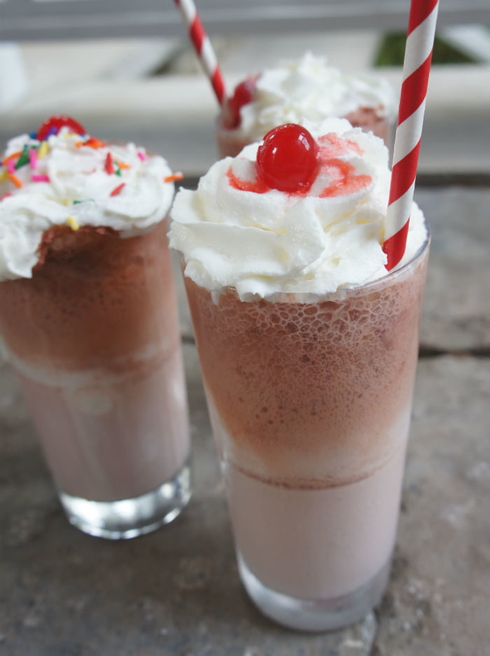 Black Cherry Soda Ice Cream Float de Brian Rosenthal - Recipefy