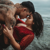Romantic-beach-couple-pictures