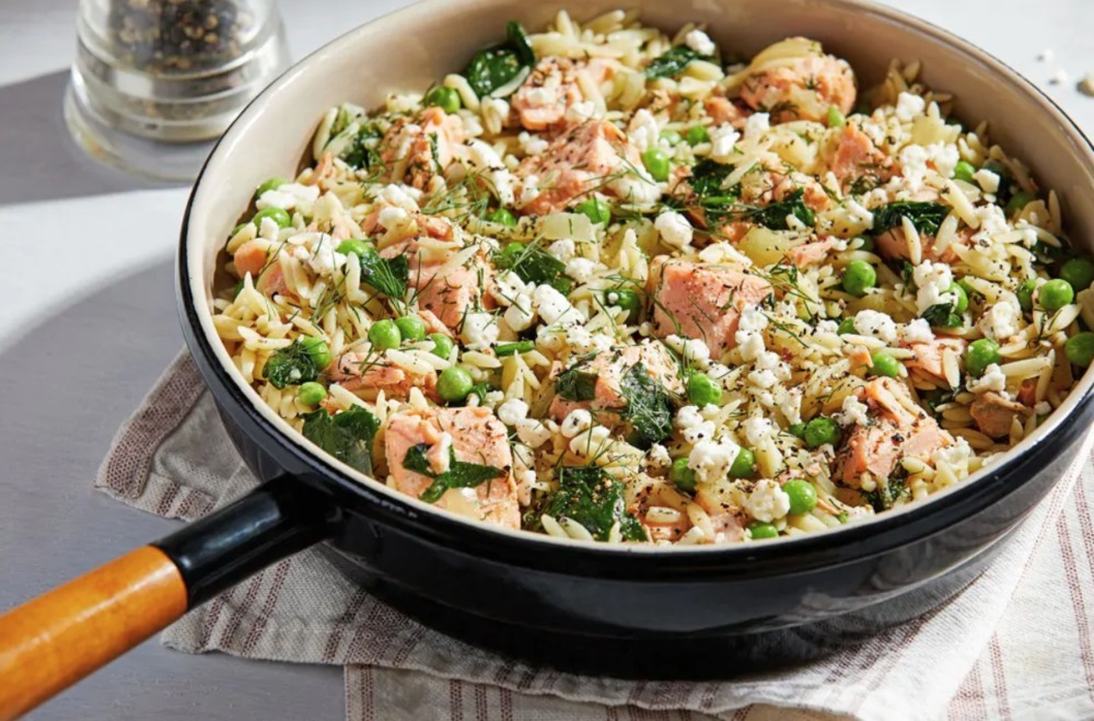 Orzo Skillet With Salmon, Peas, Dill and Feta de Schalene Dagutis - Recipefy