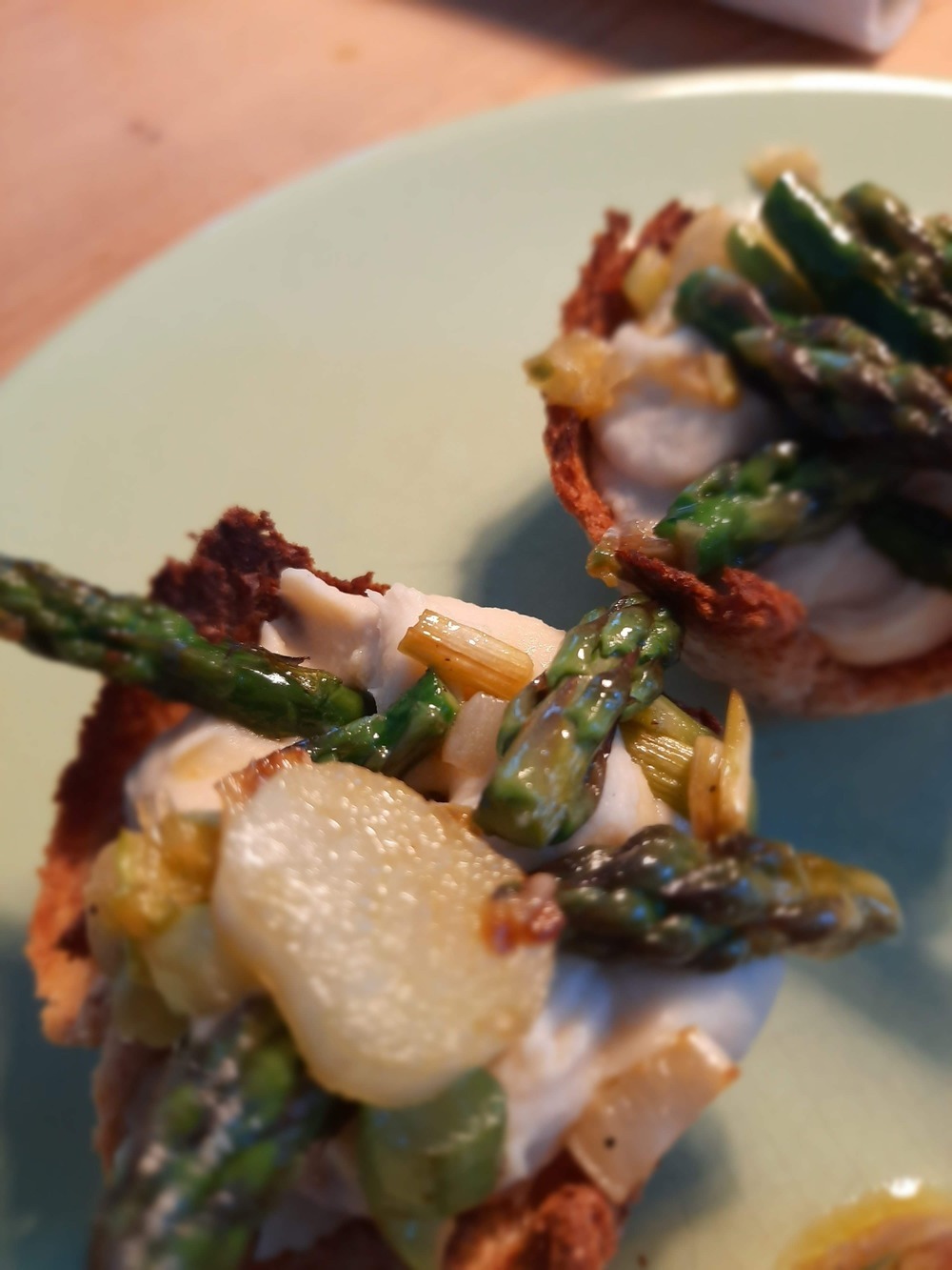 CESTINI DI PANE CON CREMA DI CANNELLINI E ASPARAGI di Marina Marini - Recipefy