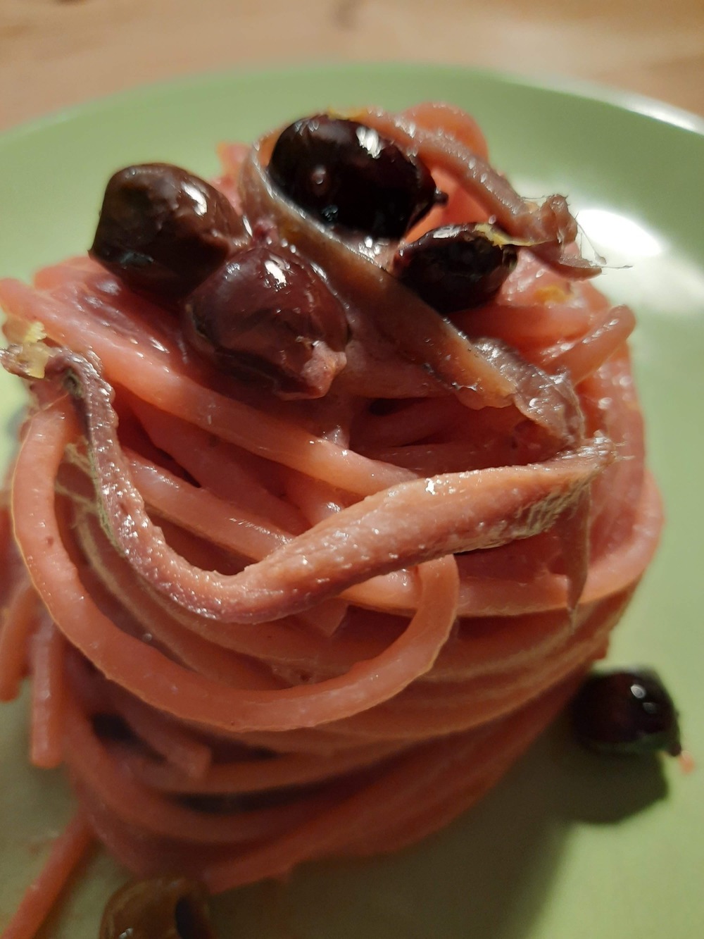 Spaghetti ai frutti rossi e acciughe de Marina Marini - Recipefy