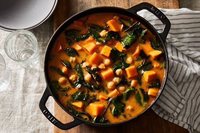 Sweet Potato Stew with Chickpeas & Hardy Greens di Kelly Barton - Recipefy