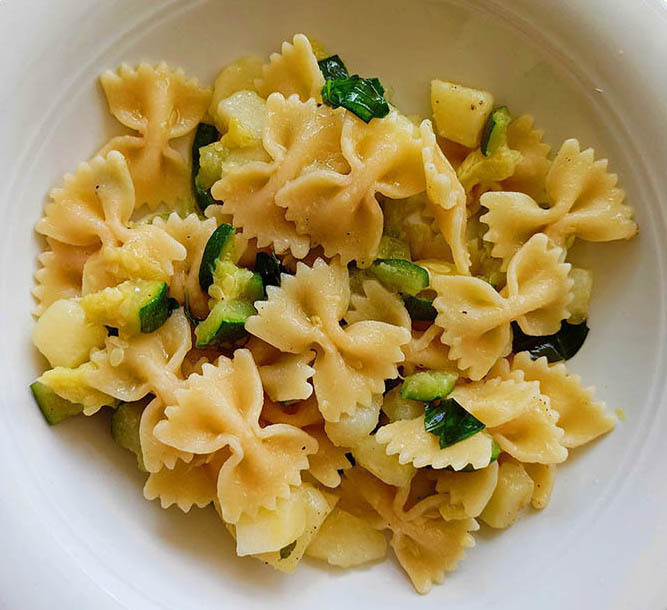 Pasta zucchine, patate e basilico di Alessandra Alvisi - Recipefy